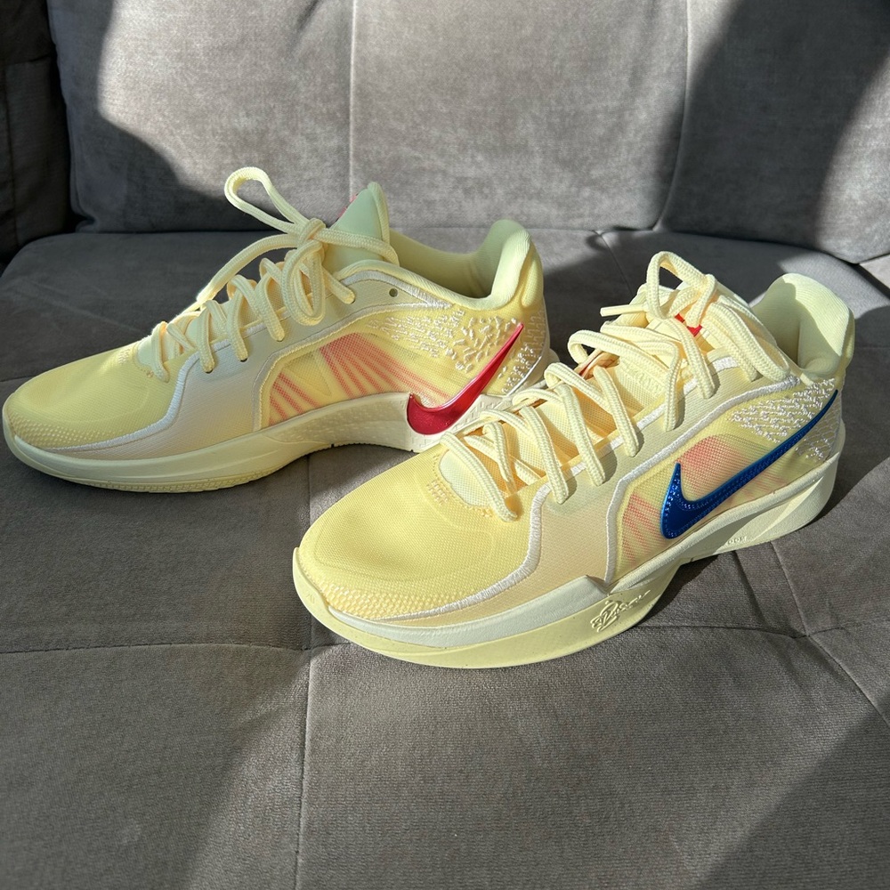 Nike Sabrina 2 Citron Tint/ Royal Blue Women’s Size 8